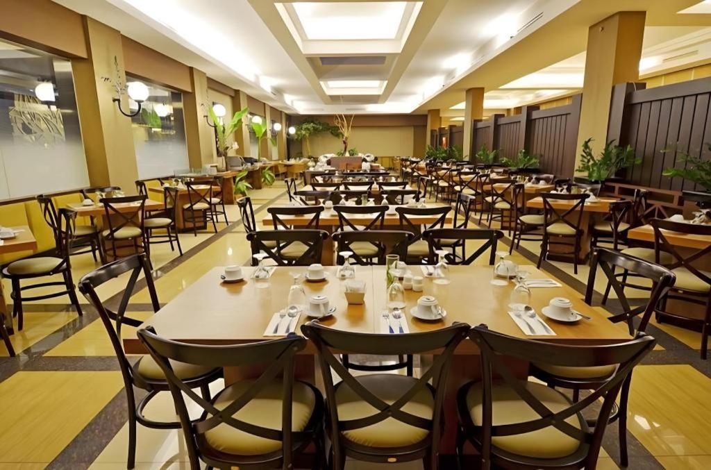 The Axana Hotel Паданг Екстериор снимка